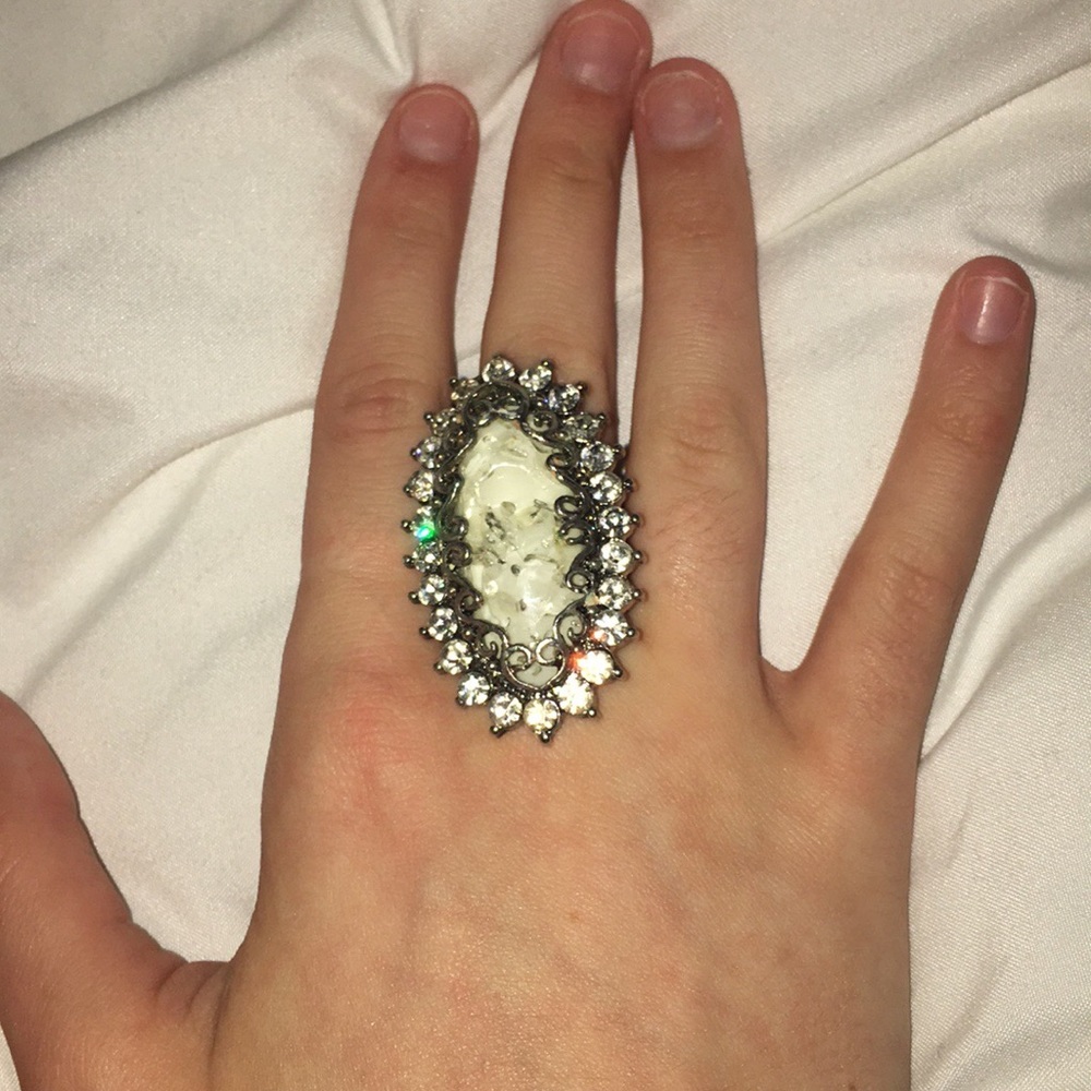 4 Beautiful Rings - Picture 3 of 5